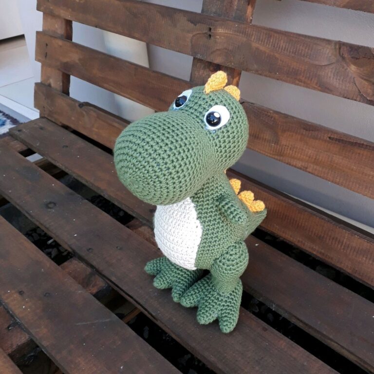 Step by step dinosaur amigurumi in crochet
