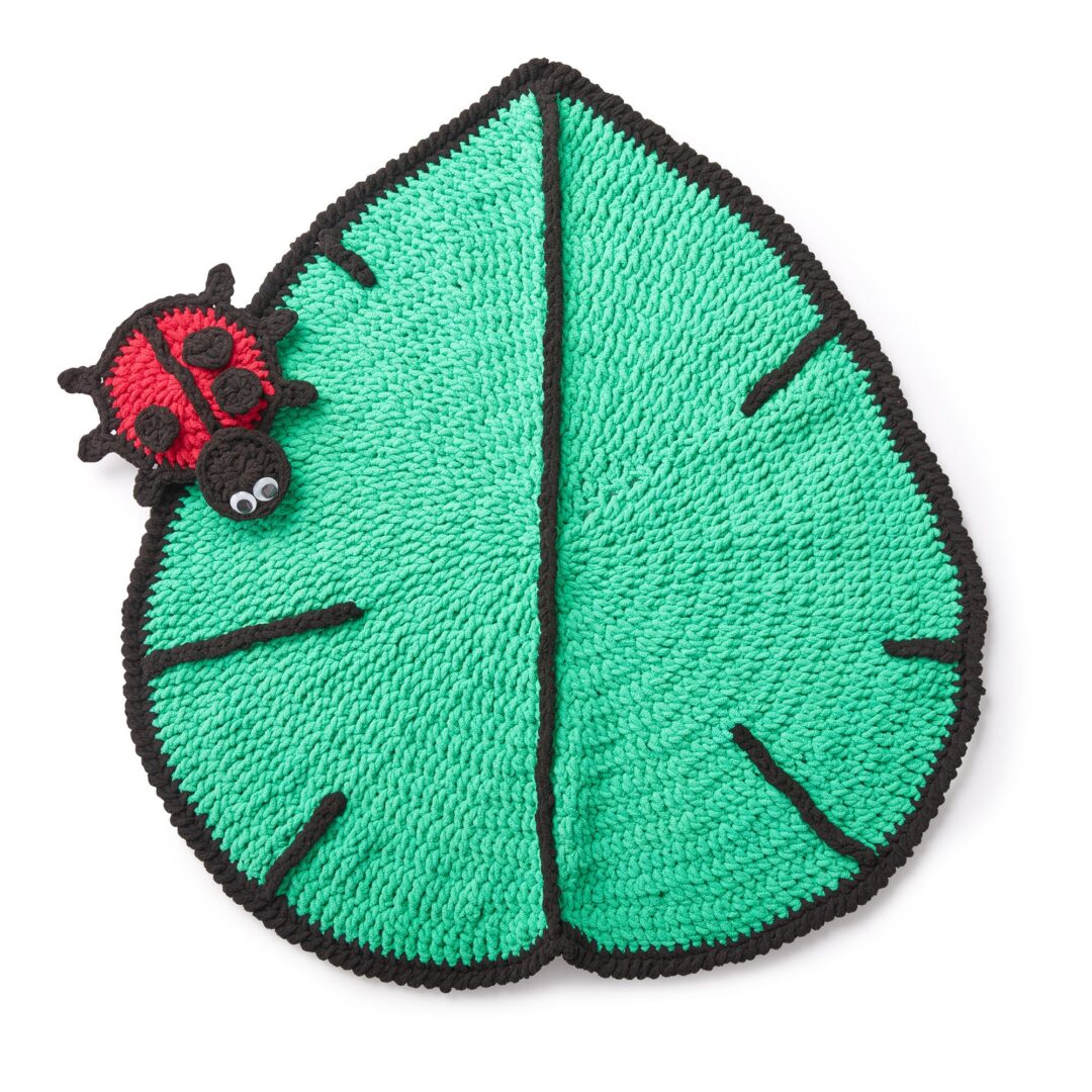 Rug in crochet leaf model
