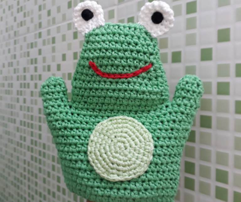 Puppet in frog crochet