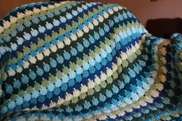 LARKSFOOT STITCH BLANKET